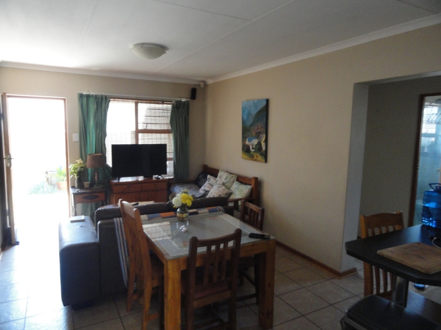 To Let 3 Bedroom Property for Rent in Kannoniers Park North West